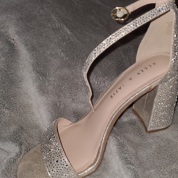 Kelly & Katie dress heels 👠😍💕 - Picture 4 of 8